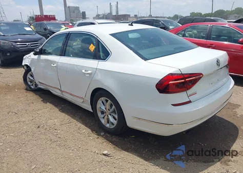 2017 Volkswagen Passat 1.8T S z USA, uszkodzony, nr VIN 1VWAT7A39HC006898